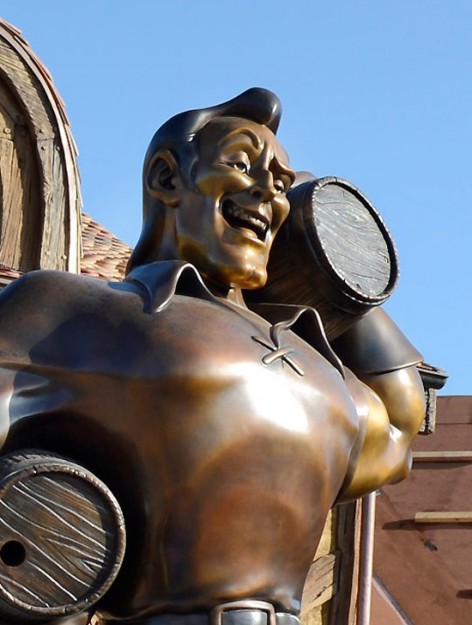 Gaston-Statue-472x625.jpg