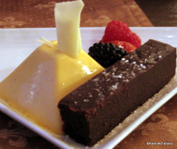 Flourless-Chocolate-Cake-600x505.jpg