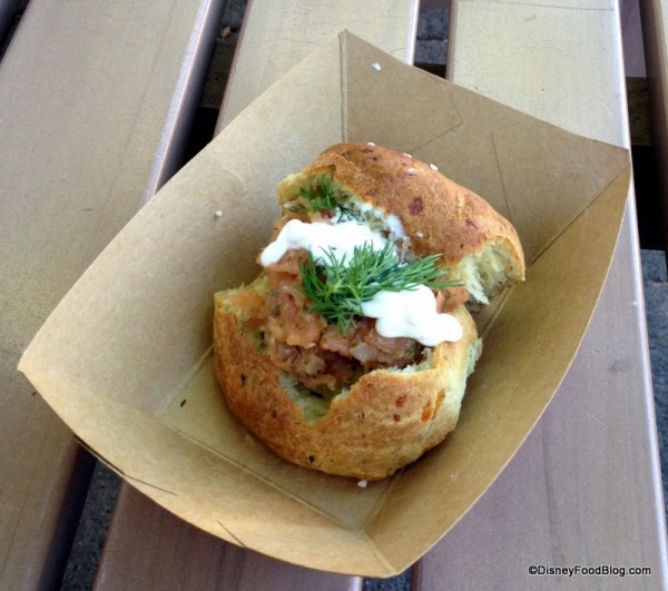 Potato-Chive-and-Cheddar-Cheese-Biscuit-with-Smoked-Salmon-Tartare-and-Sour-Cream-600x531.jpg