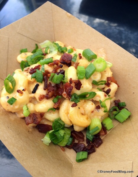 2015-Epcot-Food-and-Wine-Festival-Farm-Fresh-Loaded-mac-nGÇÖ-cheese-with-NueskeGÇÖs-pepper-bacon-cheddar-cheese-peppers-and-green-onions-467x600.jpg